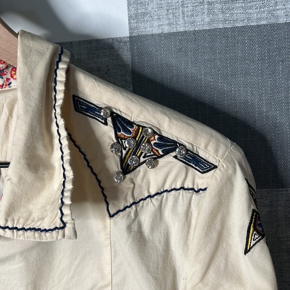 Roar Long Sleeve Button Up - Picture 5 of 9